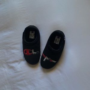 SALE!! women’s champion shuffle script slippers